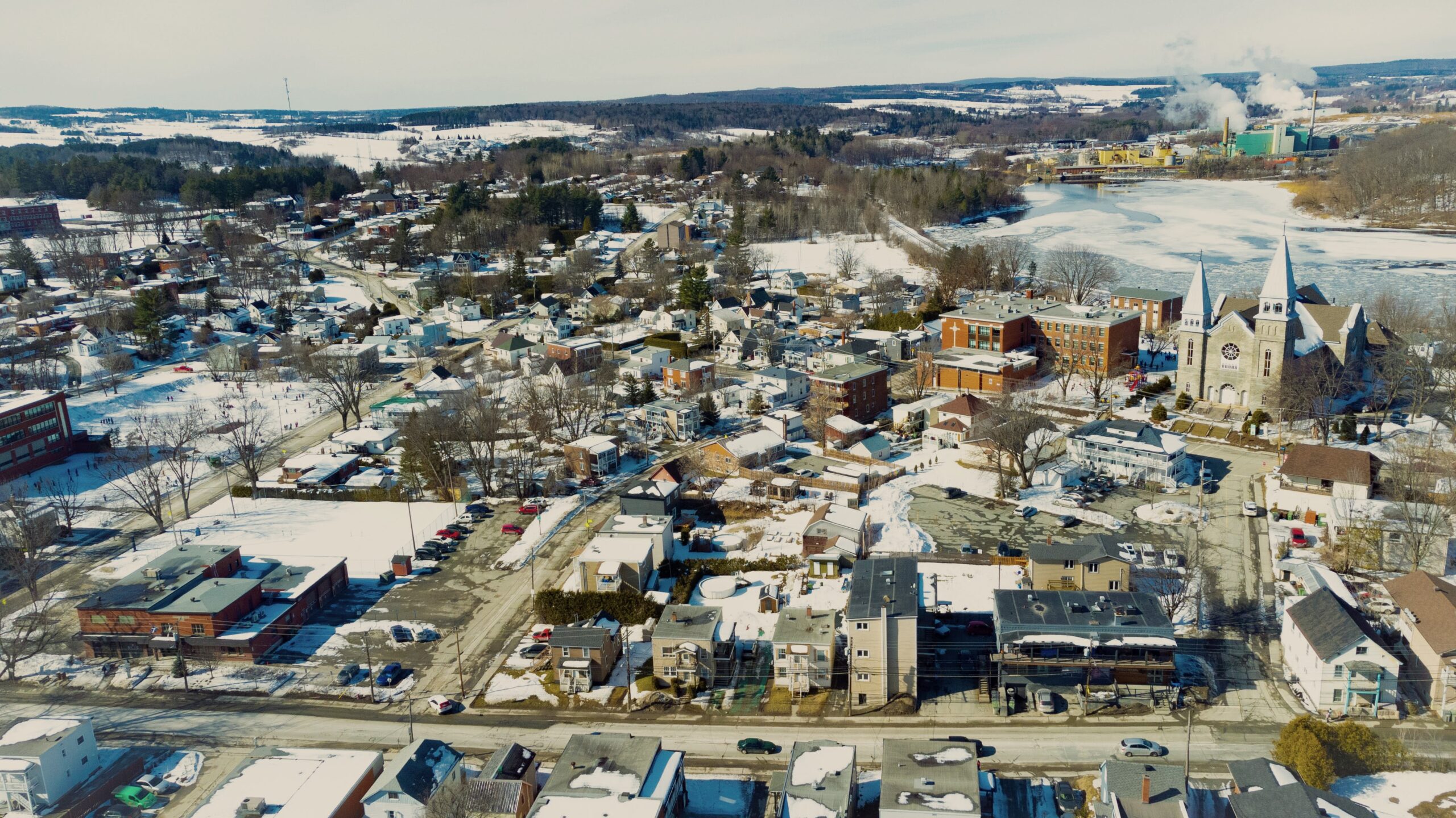 Courtier Immobilier Bromptonville Vous souhaitez vendre votre maison à Bromptonville ou votre condo à Bromptonville ? Faites confiance à notre expertise en immobilier à Bromptonville pour vous garantir une transaction rapide et efficace. Nos courtiers REMAX à Bromptonville vous accompagnent à chaque étape pour maximiser la valeur de votre propriété. En publiant sur des plateformes comme Centris Bromptonville, nous assurons une visibilité optimale pour votre terrain, chalet, ou maison de prestige. Confiez votre projet à un courtier immobilier Bromptonville pour une vente réussie.