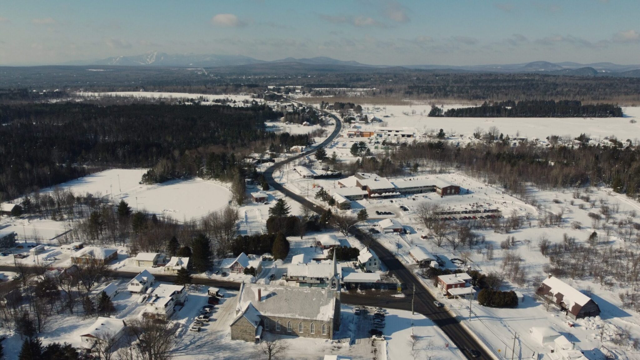 Courtier Immobilier Saint-Élie-D’Orford Vous souhaitez vendre votre maison à Saint-Élie-D'Orford ou votre condo à Saint-Élie-D'Orford ? Notre expertise en immobilier à Saint-Élie-D'Orford vous assure une vente rapide et sans tracas. Nos courtiers REMAX Saint-Élie-D'Orford vous offrent un accompagnement personnalisé pour maximiser la valeur de votre propriété. Avec des plateformes comme Centris Saint-Élie-D'Orford, nous garantissons une visibilité optimale, que ce soit pour un terrain, un chalet, ou une maison de luxe. Confiez votre projet à un courtier immobilier Saint-Élie-D'Orford pour une transaction réussie.