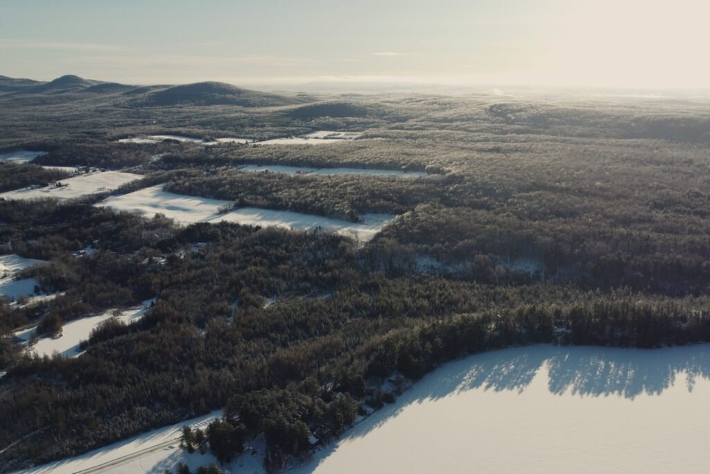Vous envisagez de vendre votre maison à Stoke ou votre condo à Stoke ? Faites confiance à notre expertise en immobilier à Stoke pour vous accompagner dans chaque étape de la vente. Nos courtiers REMAX Stoke sont spécialisés dans l’optimisation de la valeur de votre propriété. Grâce à des plateformes comme Centris Stoke, nous offrons à votre bien la visibilité qu'il mérite, que ce soit pour un terrain, un chalet, ou une maison de luxe. Confiez votre projet à un courtier immobilier Stoke pour une vente rapide et efficace.