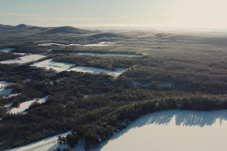 Vous envisagez de vendre votre maison à Stoke ou votre condo à Stoke ? Faites confiance à notre expertise en immobilier à Stoke pour vous accompagner dans chaque étape de la vente. Nos courtiers REMAX Stoke sont spécialisés dans l’optimisation de la valeur de votre propriété. Grâce à des plateformes comme Centris Stoke, nous offrons à votre bien la visibilité qu'il mérite, que ce soit pour un terrain, un chalet, ou une maison de luxe. Confiez votre projet à un courtier immobilier Stoke pour une vente rapide et efficace.